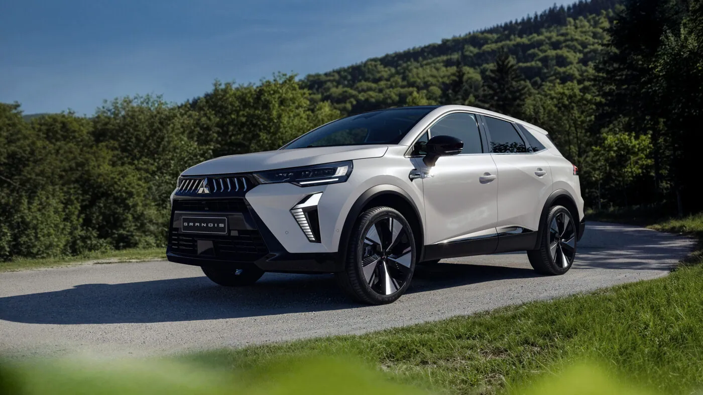 Mitsubishi Grandis, prednji bočni pogled