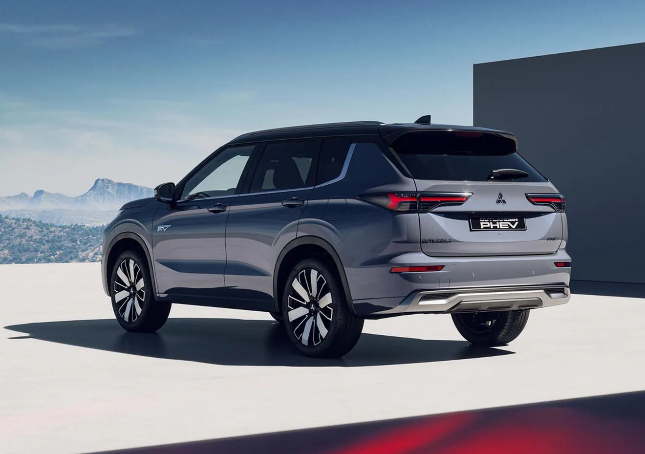 Mitsubishi Outlander PHEV, stražnji pogled